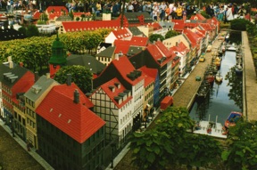 BILLUND : 37 millions de briques Légo pour construire le mini monde LEGOLAND BILLUND : 37 millions de briques Légo pour construire le mini monde LEGOLAND